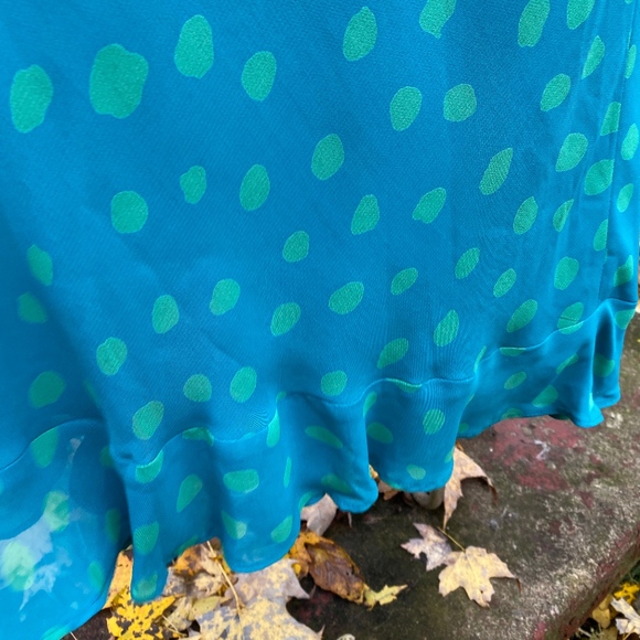 NWT BEAUTIFUL PARTY DRESS - Picture 4 of 7